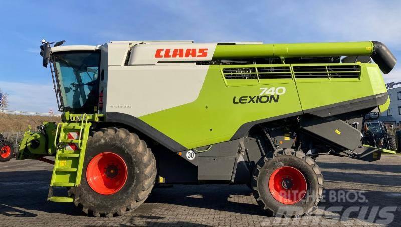 CLAAS LEXION 740 Combine harvesters