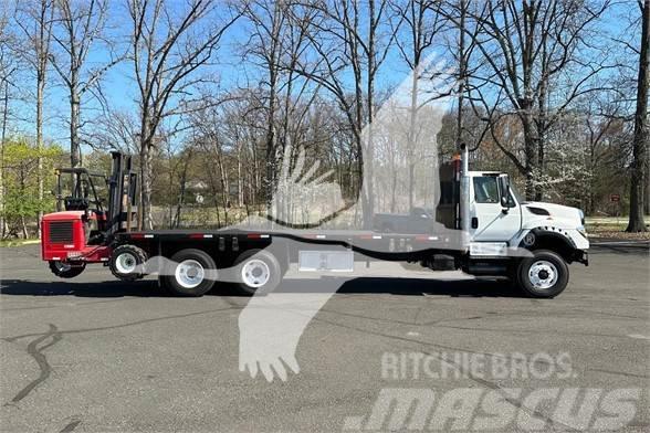 International WORKSTAR 7600 Flatbed / Dropside trucks