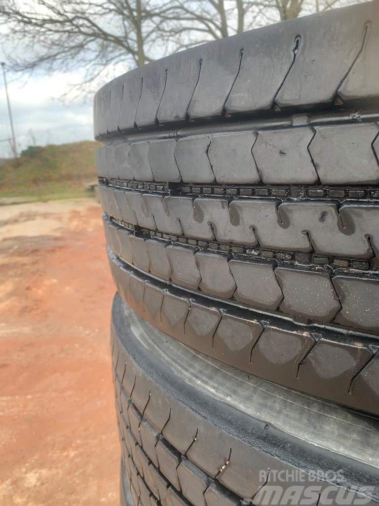 Bridgestone 295/80/22,5 Tyres, wheels and rims
