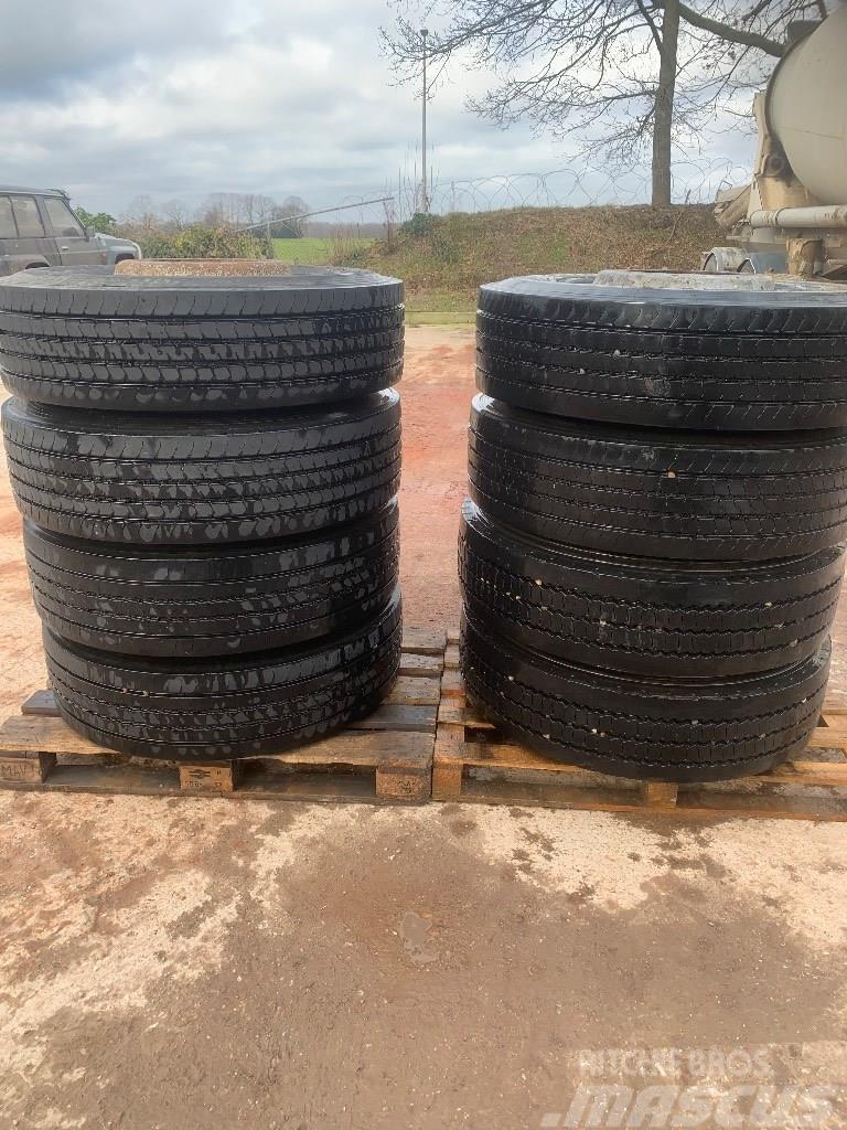 Bridgestone 295/80/22,5 Tyres, wheels and rims