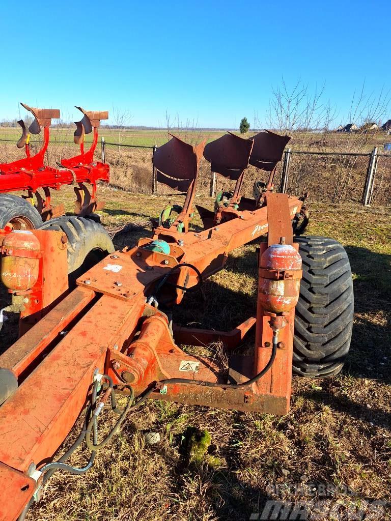 Kverneland PX 100-9 Reversible ploughs