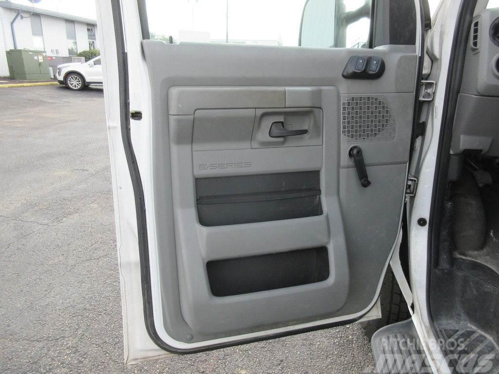 Ford Econoline E-350 Panel vans