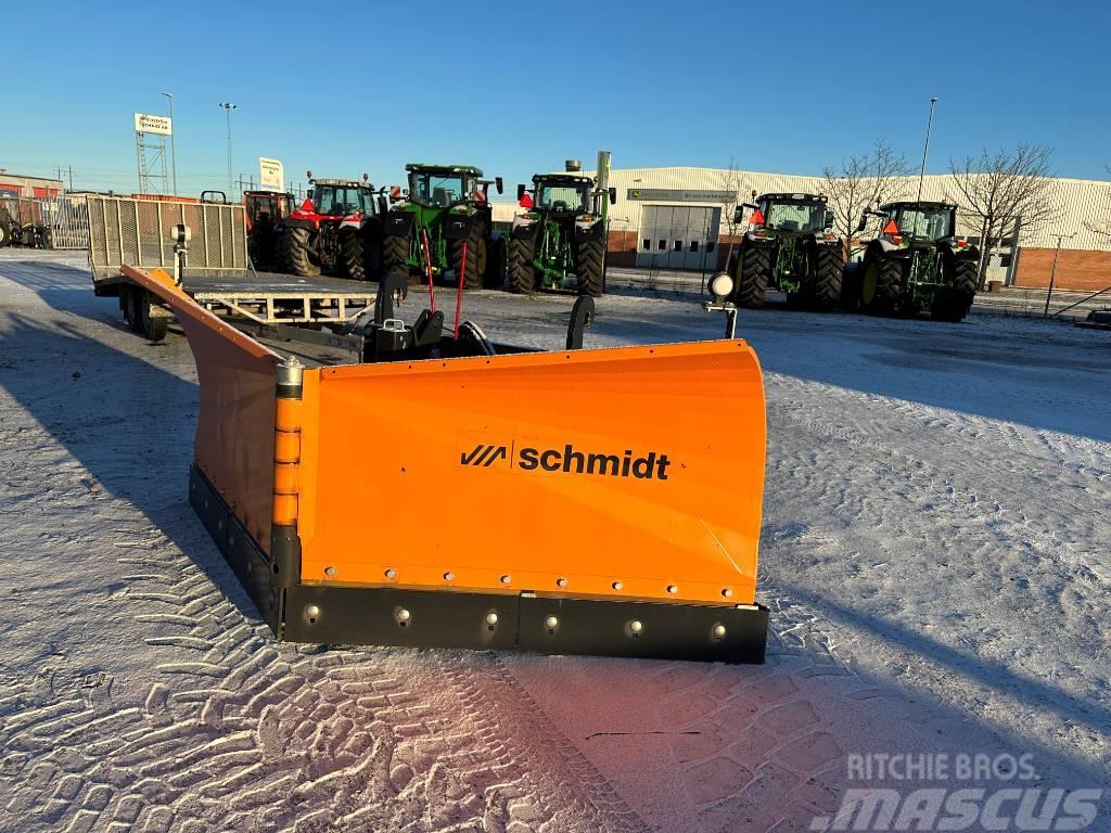 Schmidt KLV- 32 Snow groomers