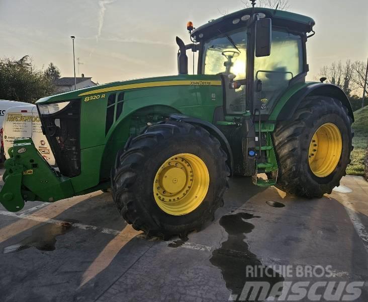 John Deere 8320 R Tractors