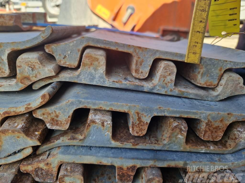 Volvo EC 200 Tracks, chains and undercarriage