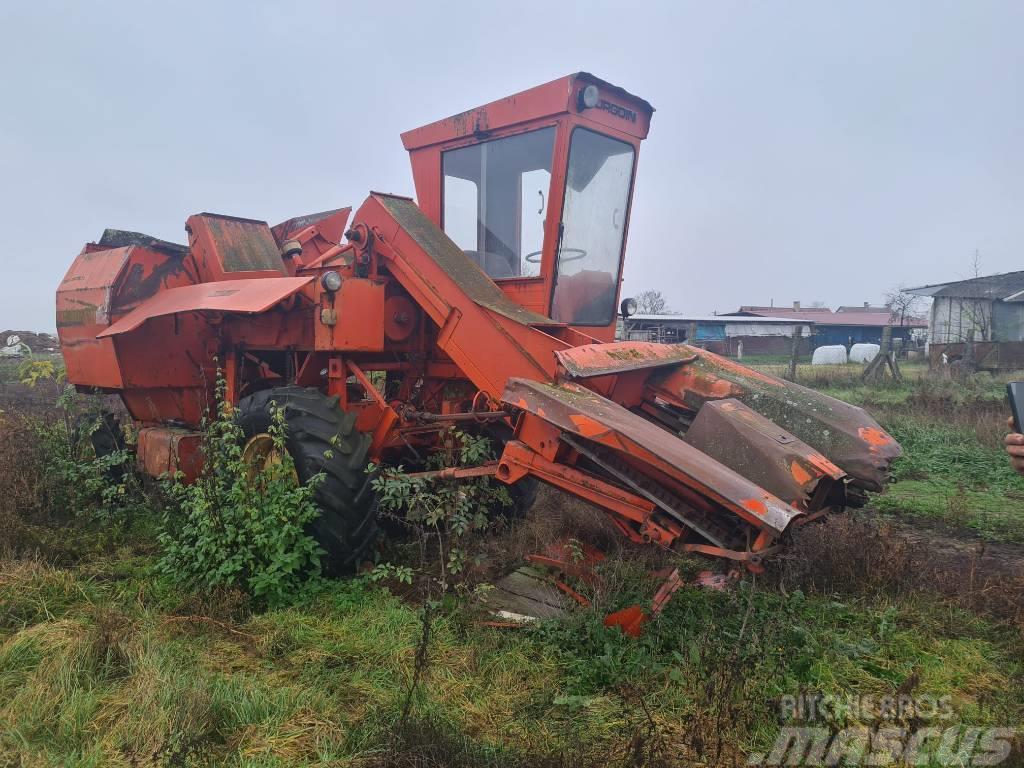 Bourgoin MD8 Combine harvester heads