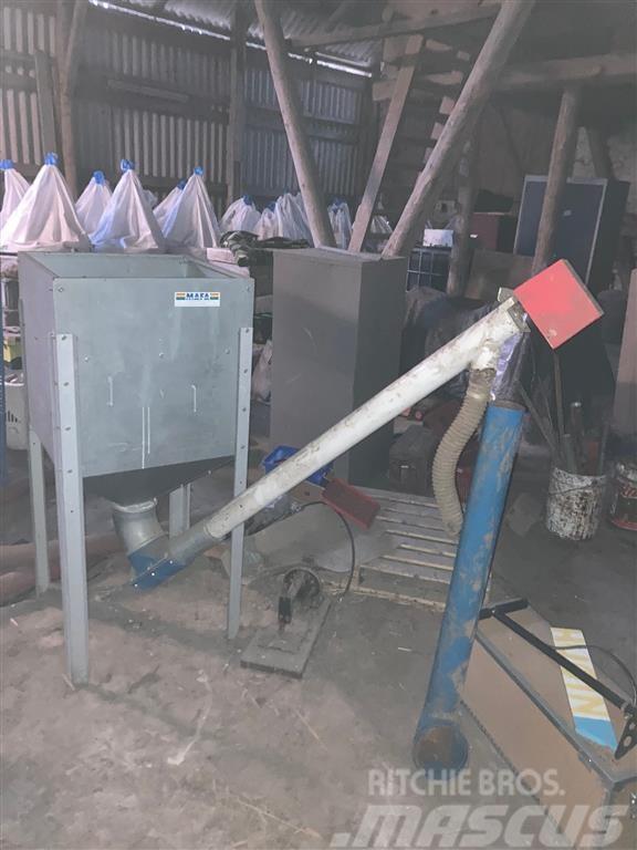  - - -  250 l silo med doseringssnegl Silo unloading equipment