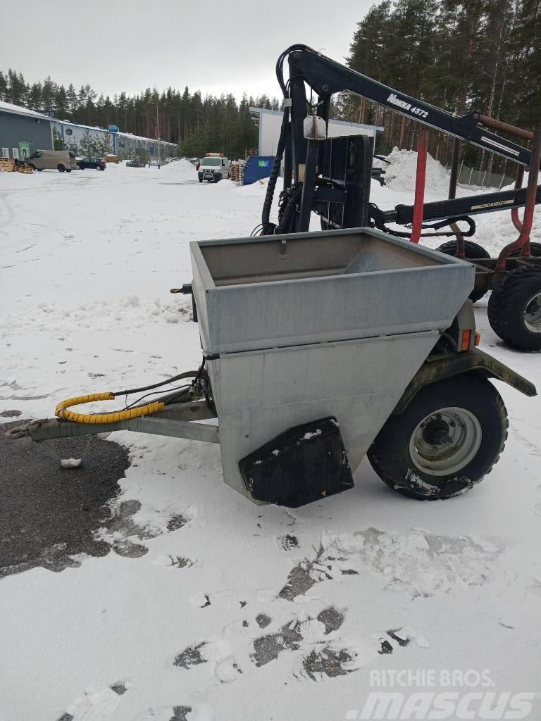  Arctic Machine AM1600RS Sand and salt spreaders