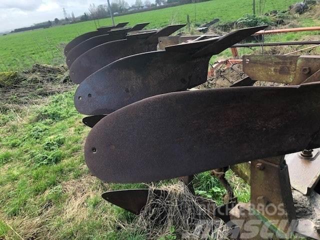 Dowdeswell DP7E Reversible ploughs