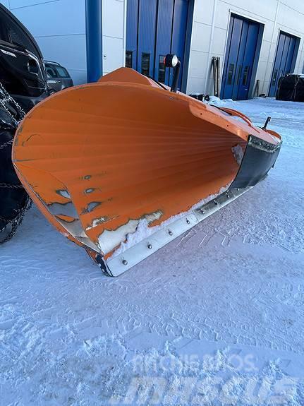 FMG AA330 Snow blades and plows