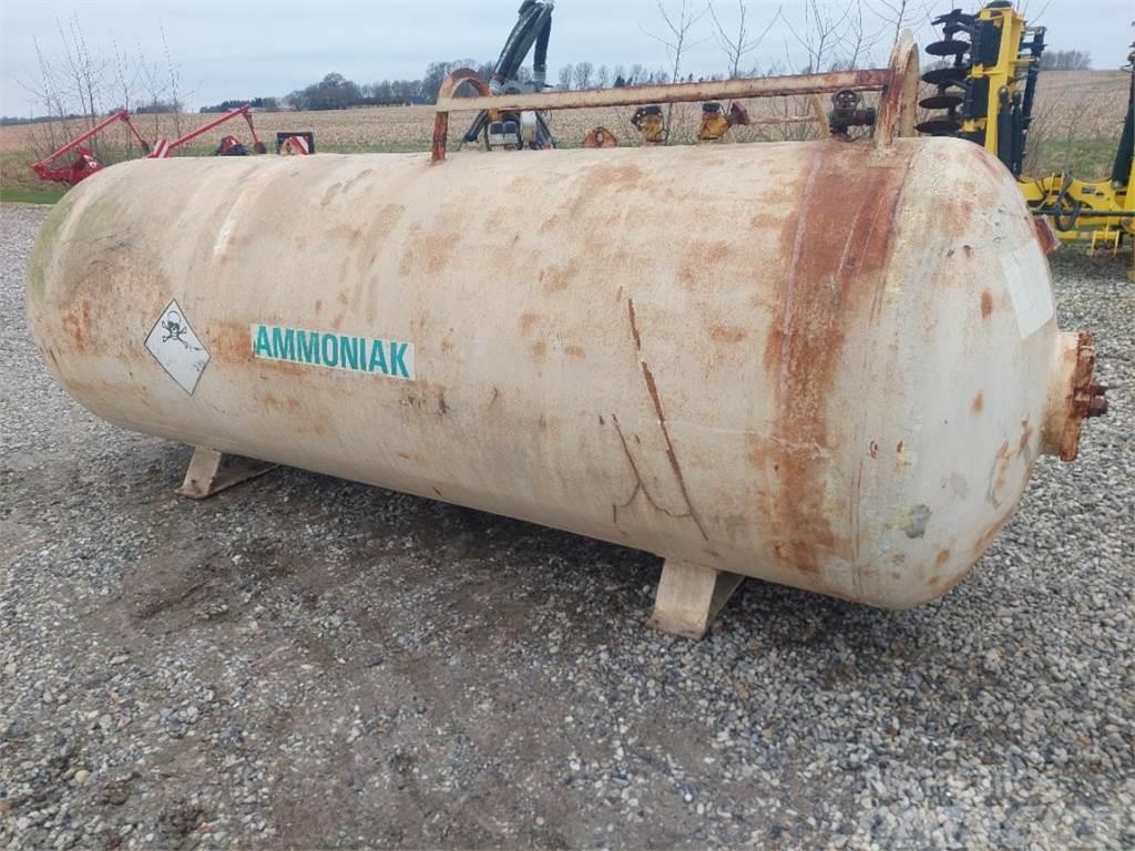 Agrodan Ammoniaktank 3200 kg Fuel and additive tanks