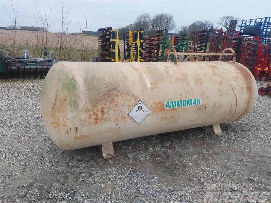 Agrodan Ammoniaktank 3200 kg Fuel and additive tanks