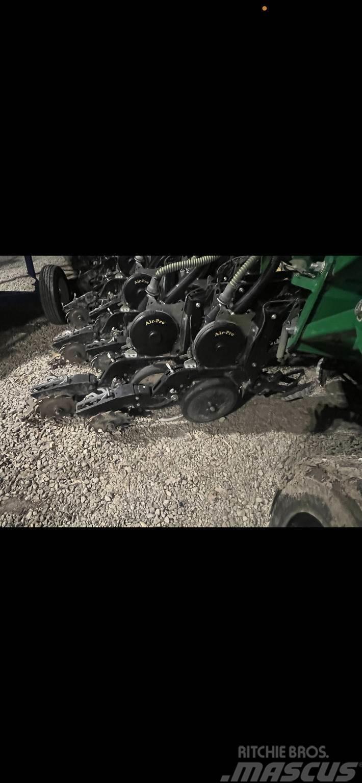 Great Plains YP1625A-32TR Planters