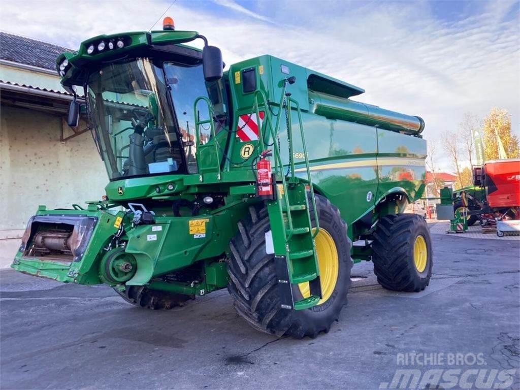 John Deere S690 Combine harvesters