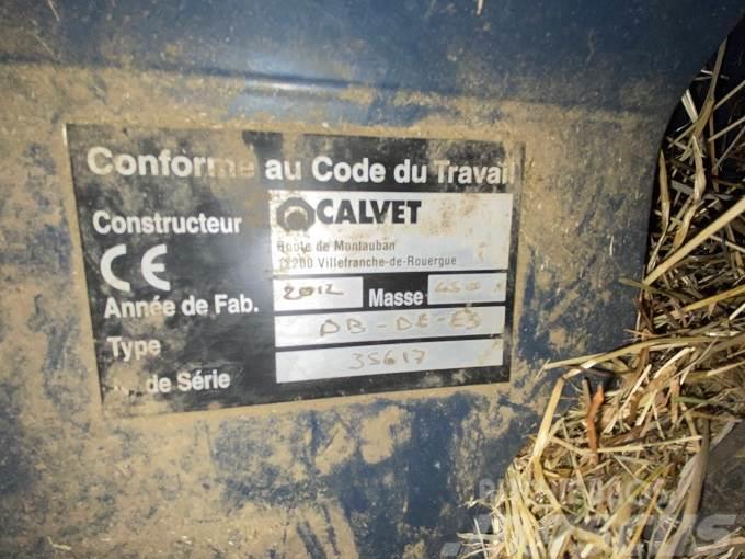 Calvet DEROULEUSE Bale shredders, cutters and unrollers
