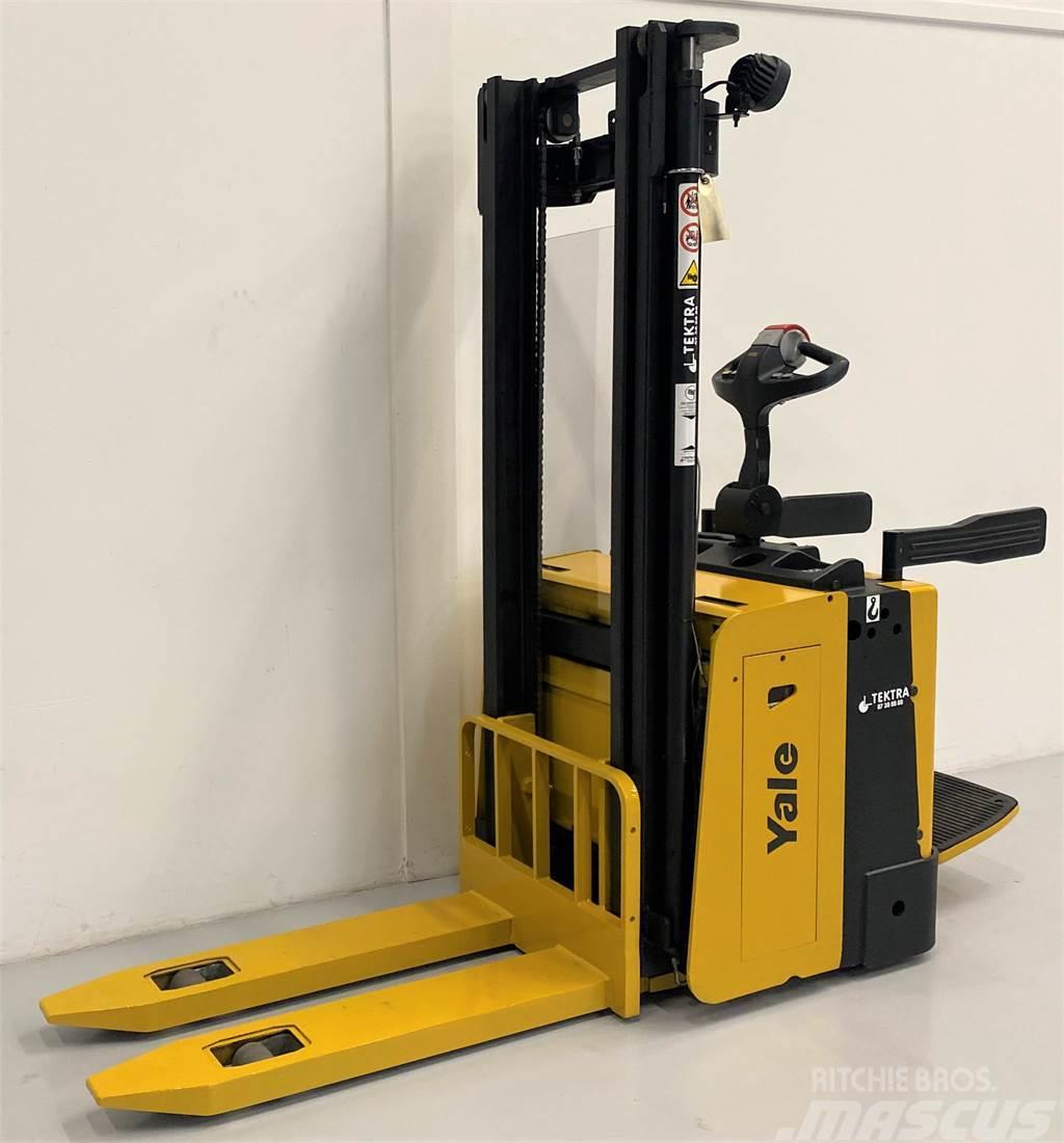 Yale MS15XIL Self propelled stackers