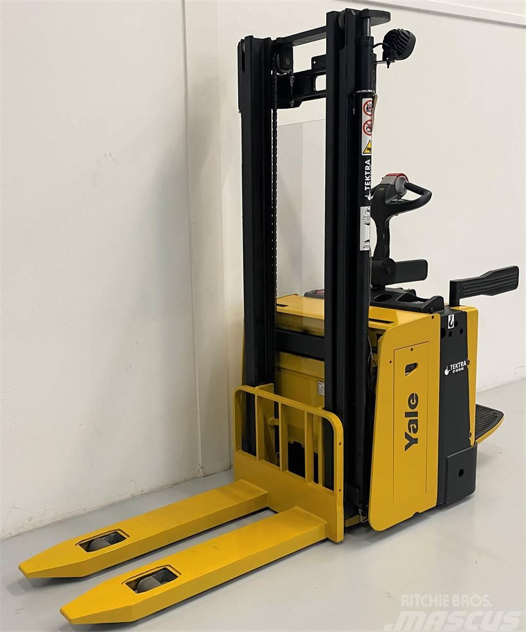 Yale MS15XIL Self propelled stackers