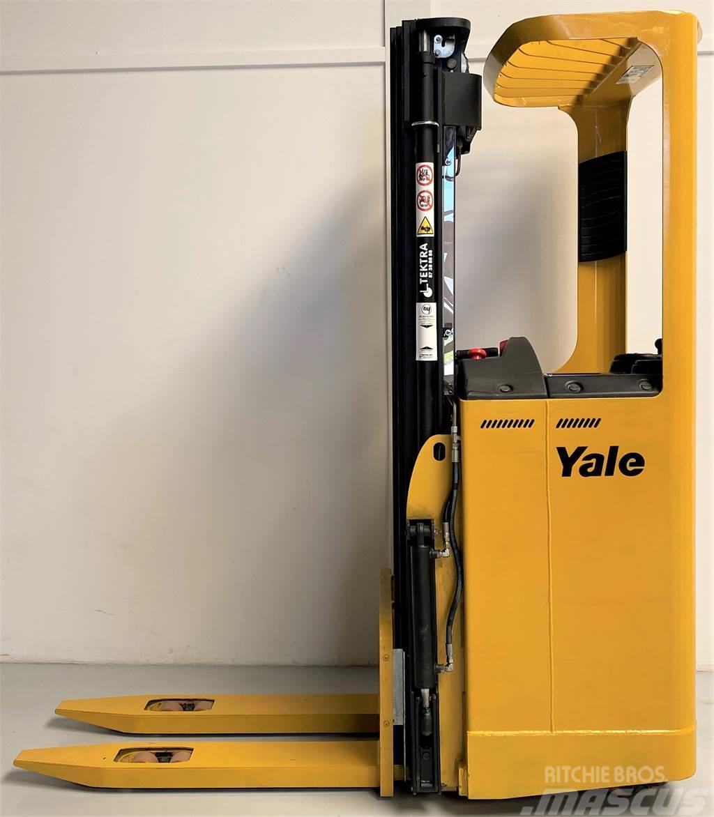 Yale SMS12S Self propelled stackers