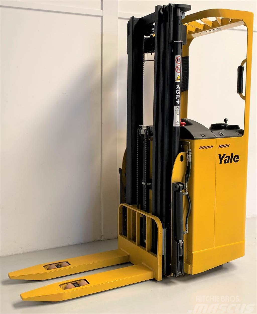 Yale SMS15S Self propelled stackers