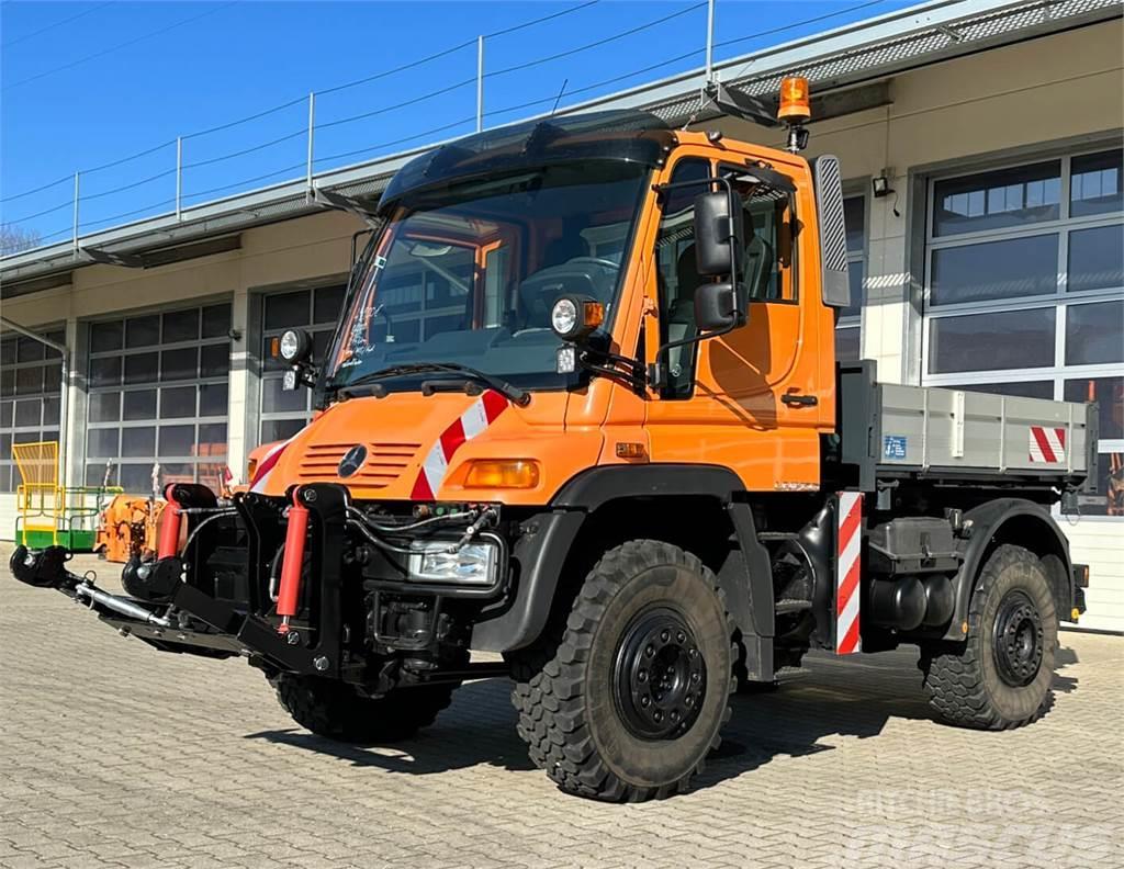 Unimog 400 - U400 405 02734 mit Heckkraftheber Mer Other trucks