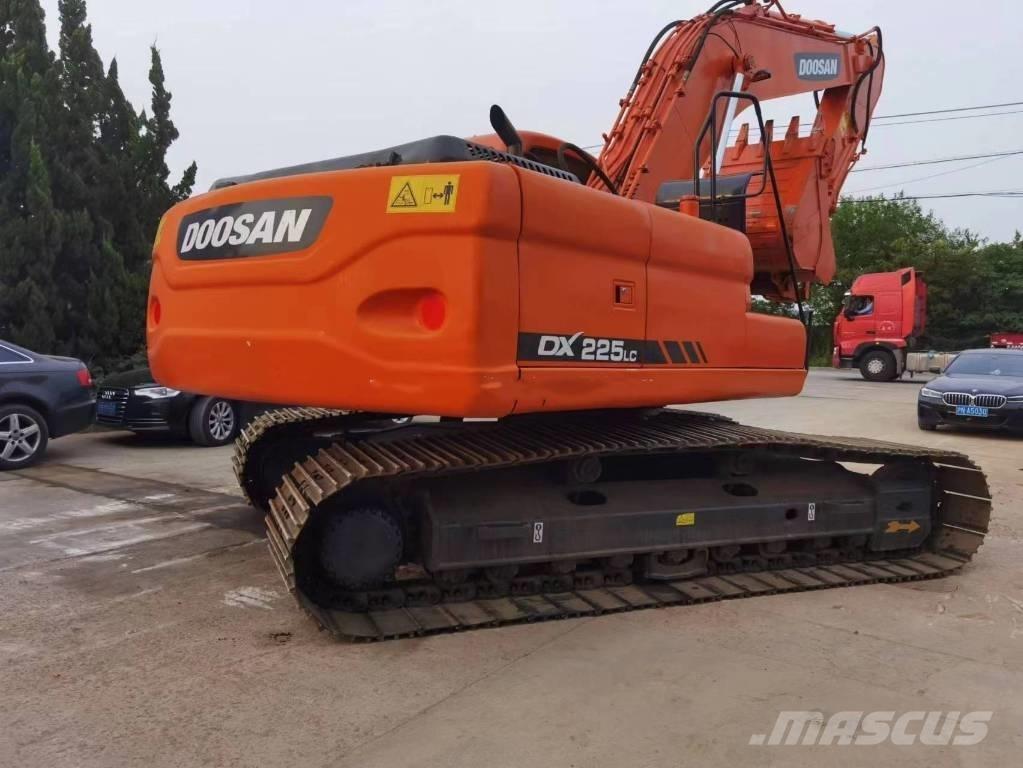 Doosan DX 225 Εκσκαφείς με ερπύστριες