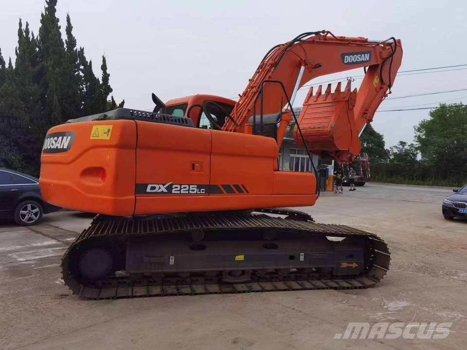 Doosan DX 225 Εκσκαφείς με ερπύστριες