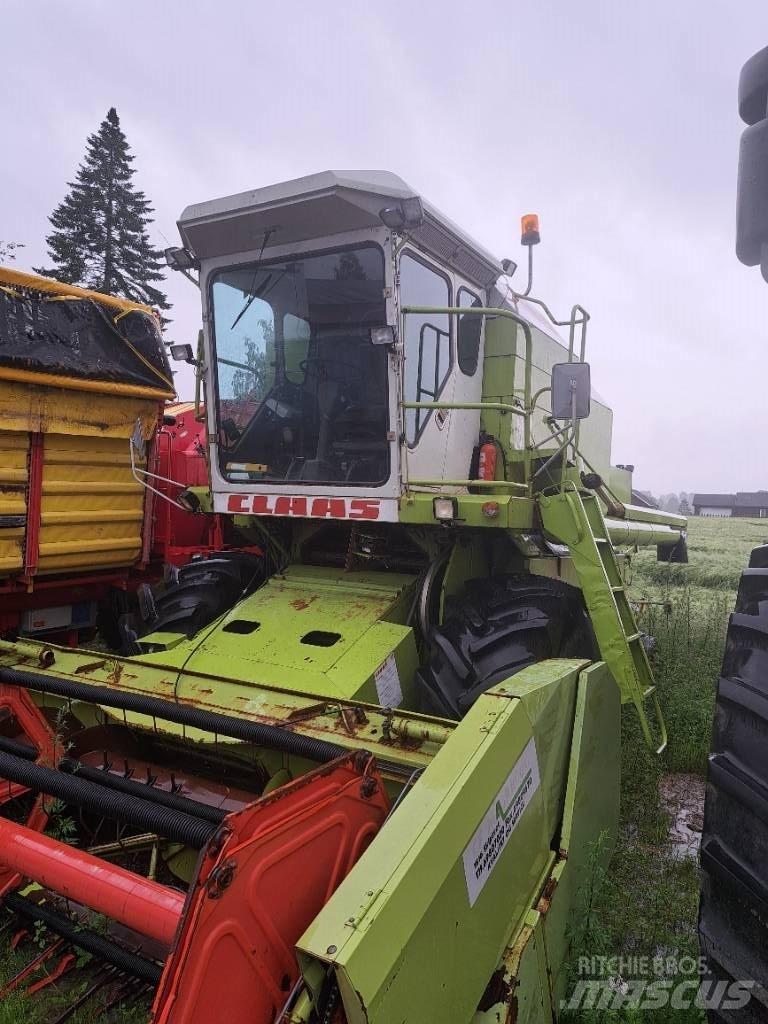 CLAAS Dominator 68 Θεριζοαλωνιστικές μηχανές