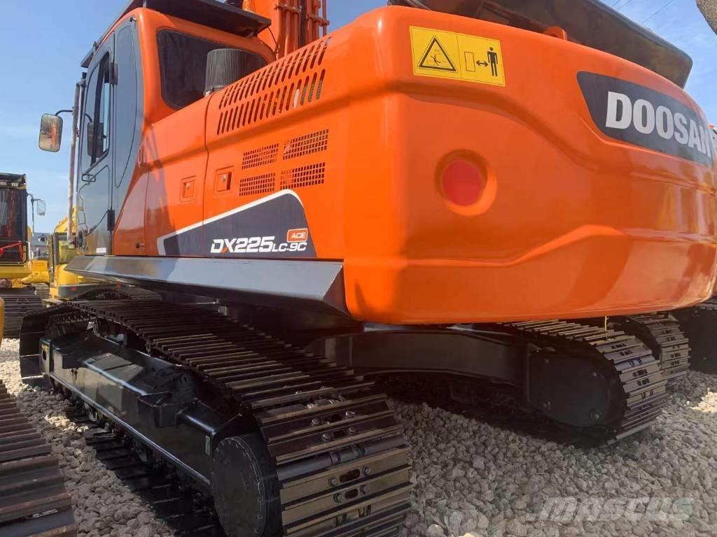 Doosan DX 225 Εκσκαφείς με ερπύστριες