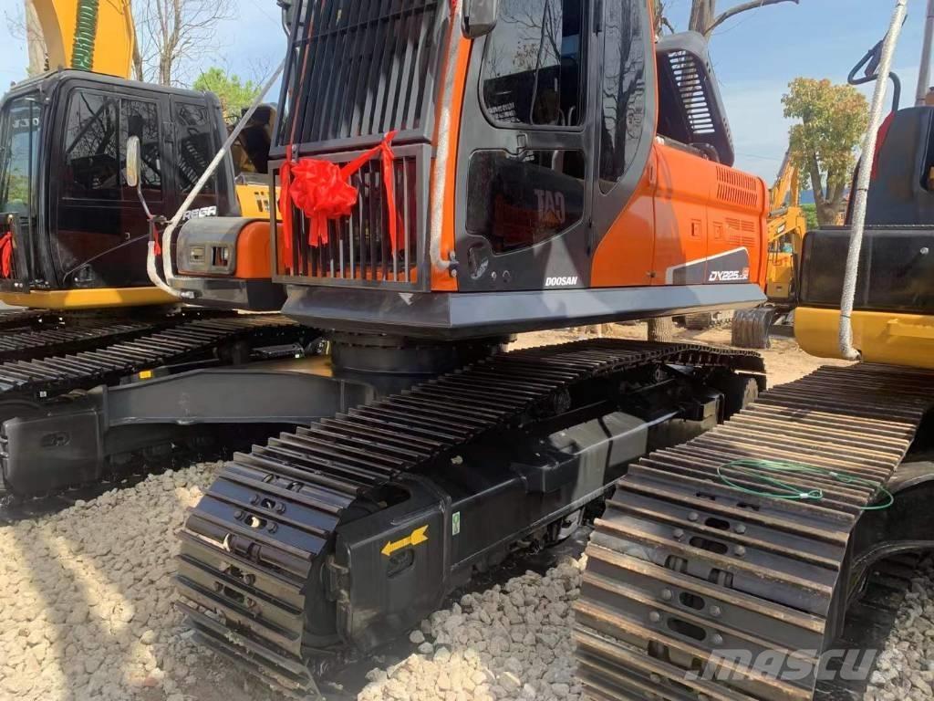 Doosan DX 225 Εκσκαφείς με ερπύστριες