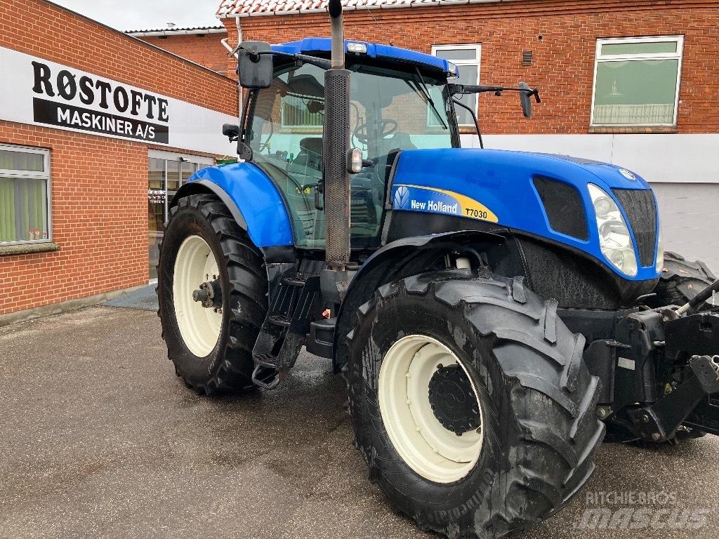 New Holland T 7030 Τρακτέρ
