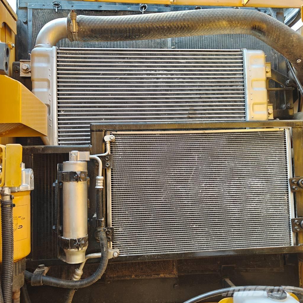 CAT 323D2 Εκσκαφείς με ερπύστριες