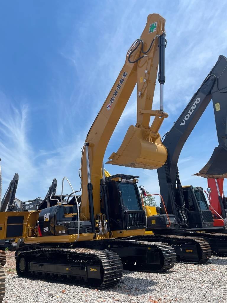 CAT 323 Εκσκαφείς με ερπύστριες