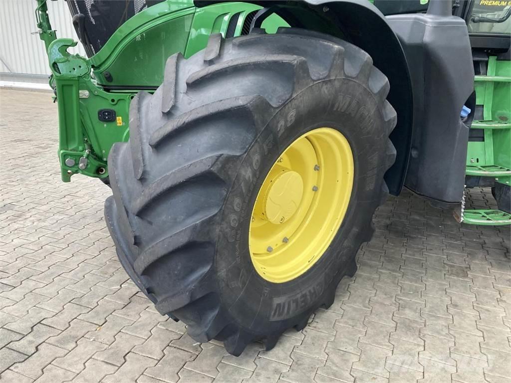 John Deere 6215R Τρακτέρ