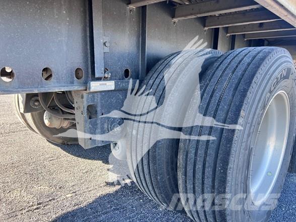 Utility 4000AE Επίπεδες/πλευρικώς ανοιγόμενες ημιρυμούλκες