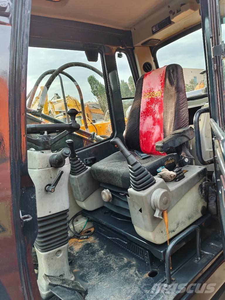 Hyundai r210w-9 Εκσκαφείς με τροχούς - λάστιχα