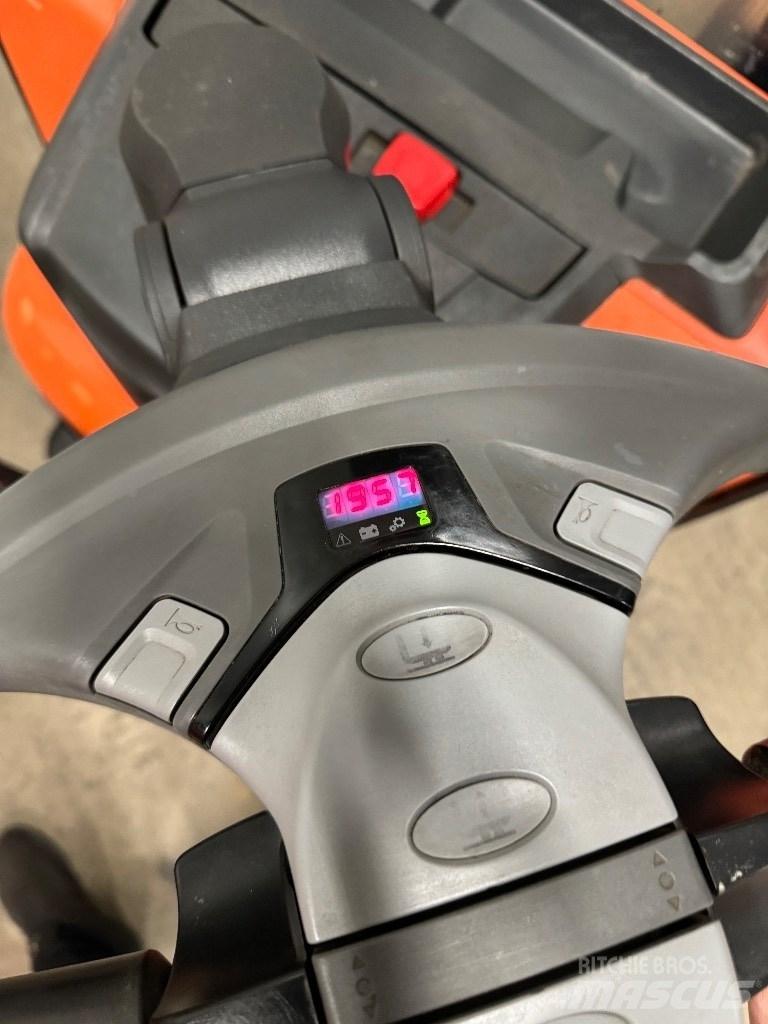 Toyota SWE120L Παλετοφόρα πεζού χειριστή με ιστό