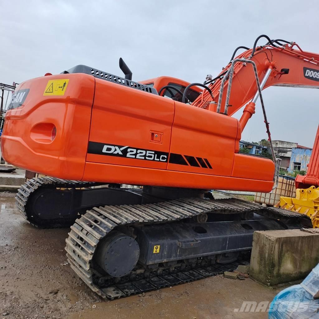 Doosan DX 225 Εκσκαφείς με ερπύστριες