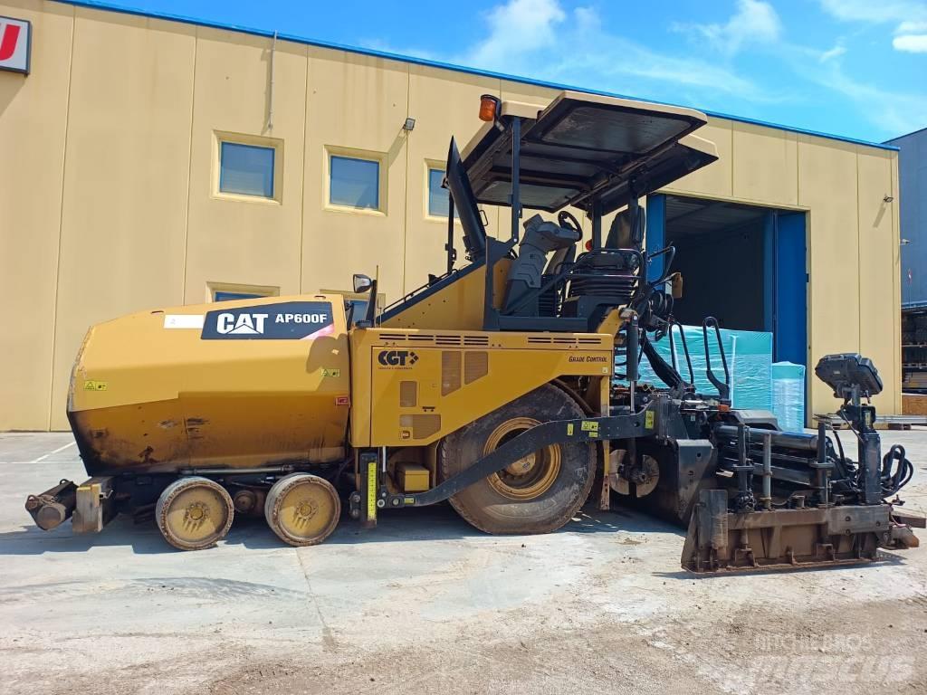 CAT AP 600F Επίστρωση ασφάλτου