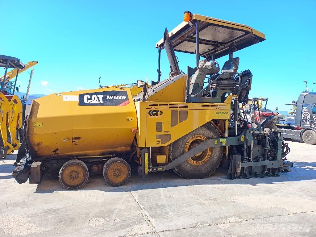 CAT AP 600F Επίστρωση ασφάλτου