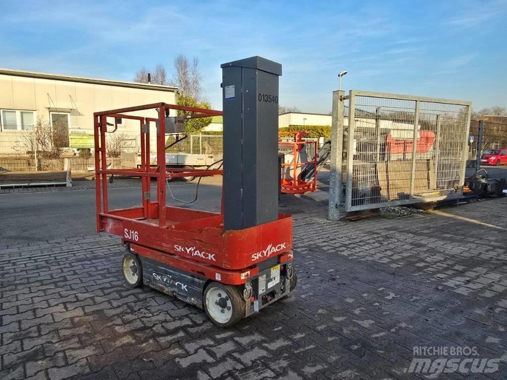 SkyJack SJ 16 Ανυψωτήρες με κατακόρυφους πυλώνες