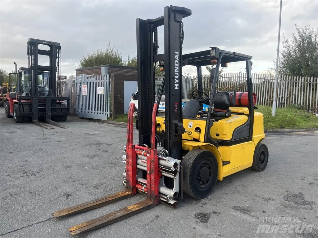 Hyundai 35L-7A Περονοφόρα ανυψωτικά κλαρκ με φυσικό αέριο LPG