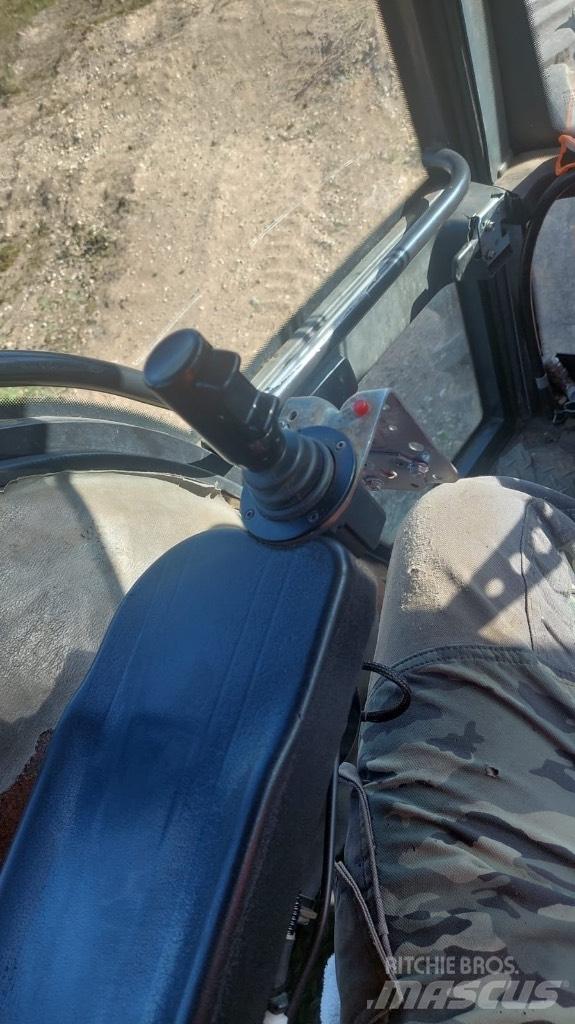 Valtra 8400 Τρακτέρ δασοπονίας