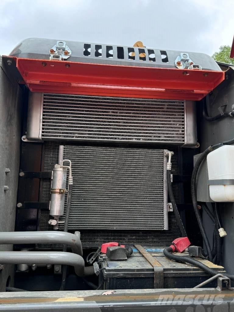 Hitachi ZX 200 Εκσκαφείς με ερπύστριες
