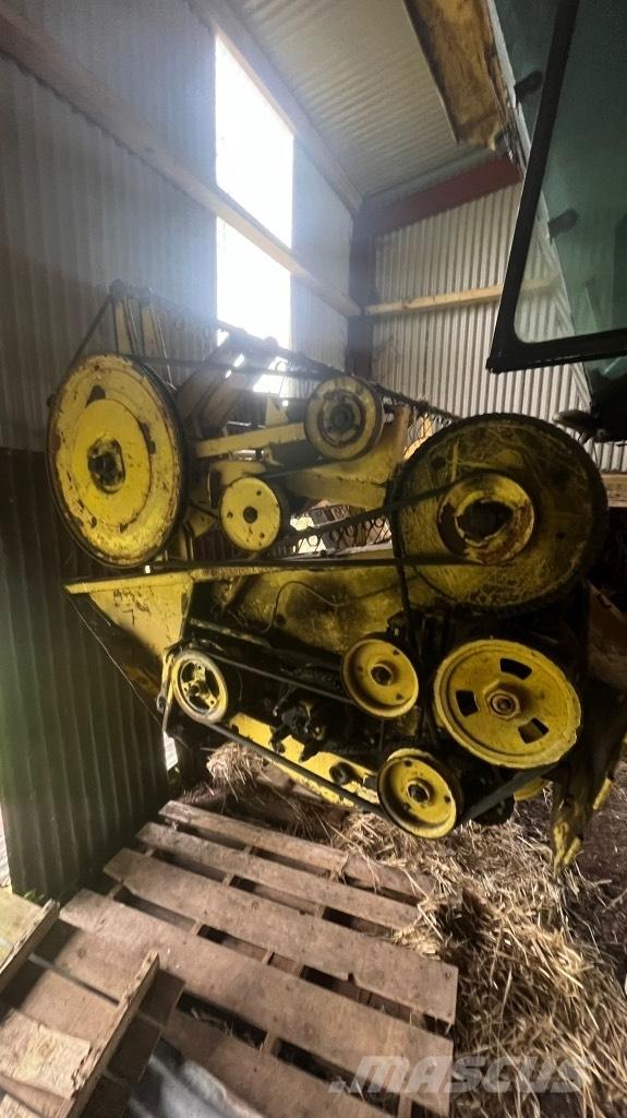 New Holland 8050 Θεριζοαλωνιστικές μηχανές