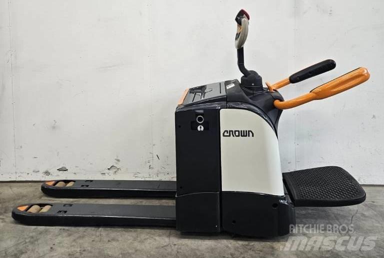 Crown WT 3040 E Χειροκίνητο περονοφόρο ανυψωτικό με πλατφόρμα