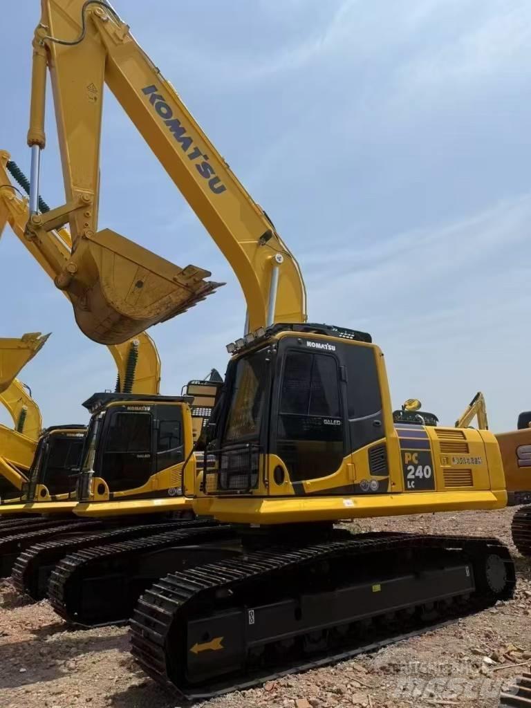 Komatsu 240LC-8 Εκσκαφείς με ερπύστριες