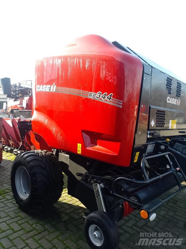 Case IH RB 344 Πρέσες κυλινδρικών δεμάτων
