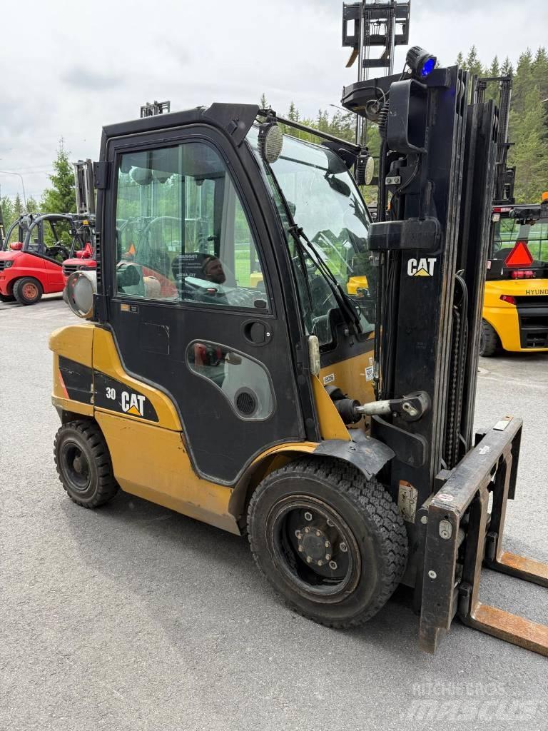 CAT GP 30 N Περονοφόρα ανυψωτικά κλαρκ με φυσικό αέριο LPG