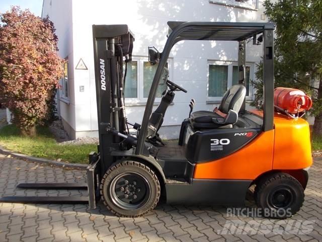Doosan G 30 E Περονοφόρα ανυψωτικά κλαρκ με φυσικό αέριο LPG