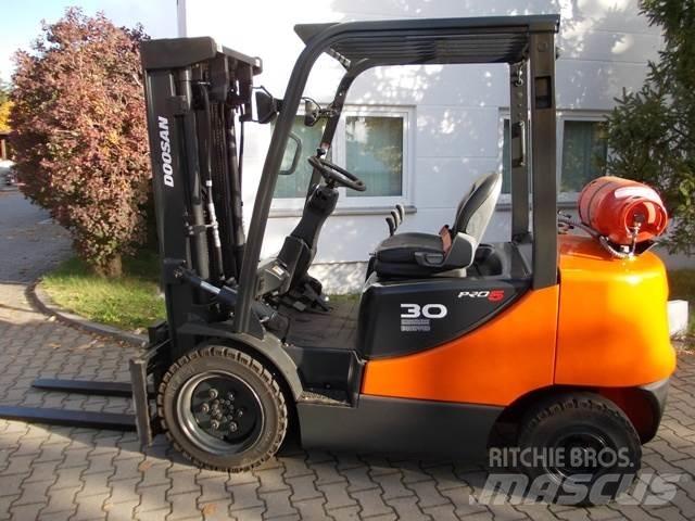 Doosan G 30 E Περονοφόρα ανυψωτικά κλαρκ με φυσικό αέριο LPG